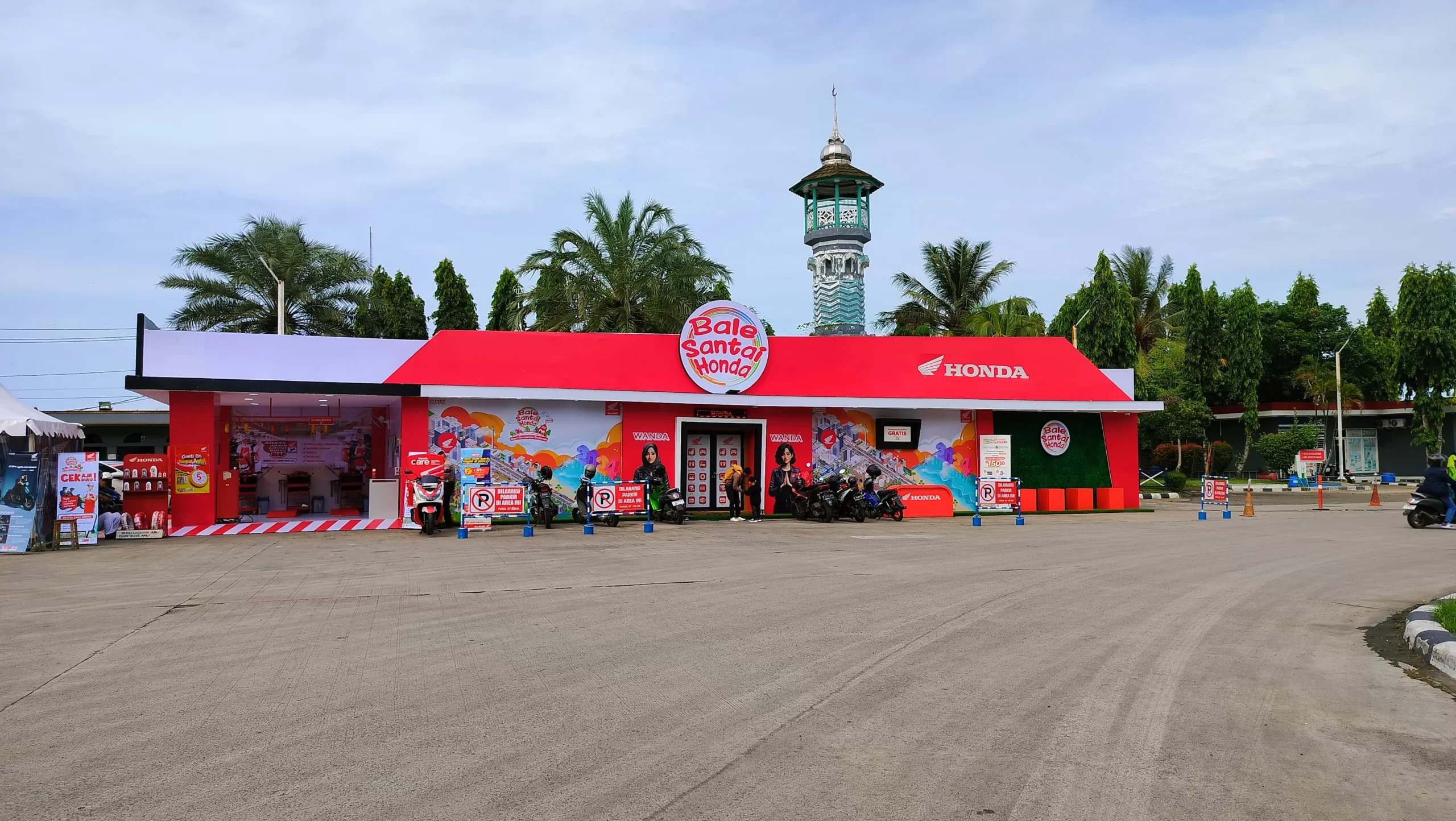 Bale Santai Honda 2024. Client: Wahana Honda. Scope Of Work: Booth Production, Property Production, OOH Placement, Man Power, Community Development, Creative Development