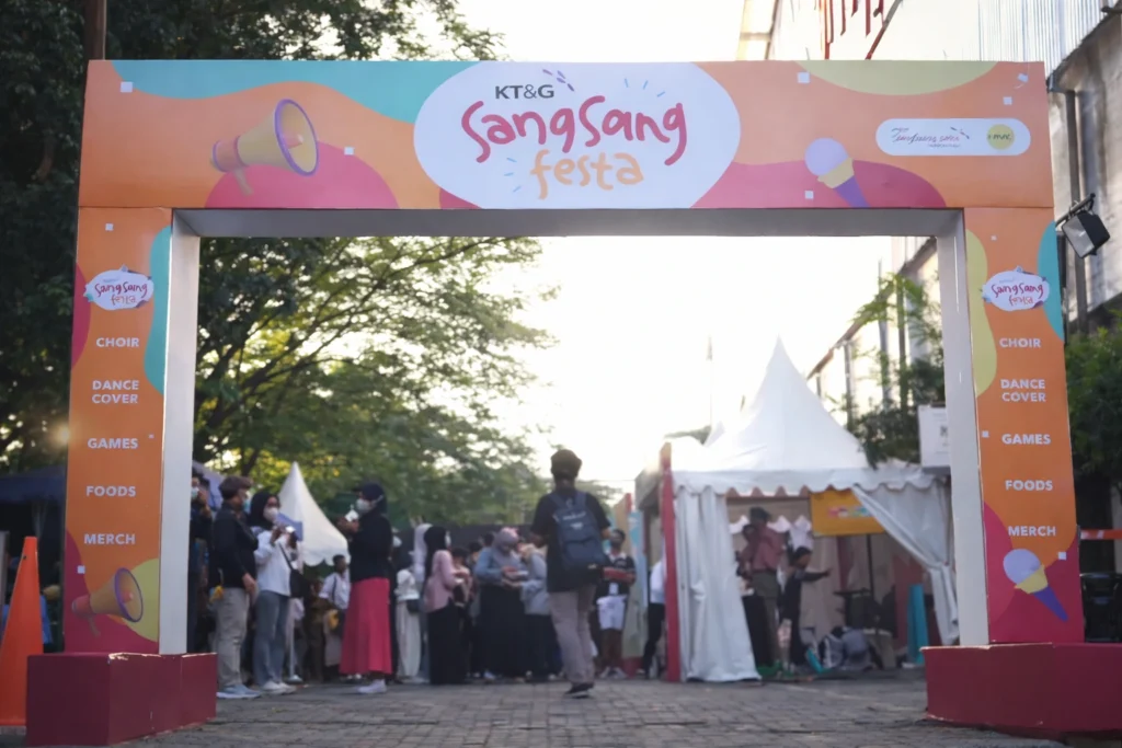 Produksi event profesional oleh Sakata Global Indonesia dengan tenda event, booth pameran, panggung, dekorasi, dan furniture lengkap untuk kebutuhan acara skala kecil hingga besar di Jakarta