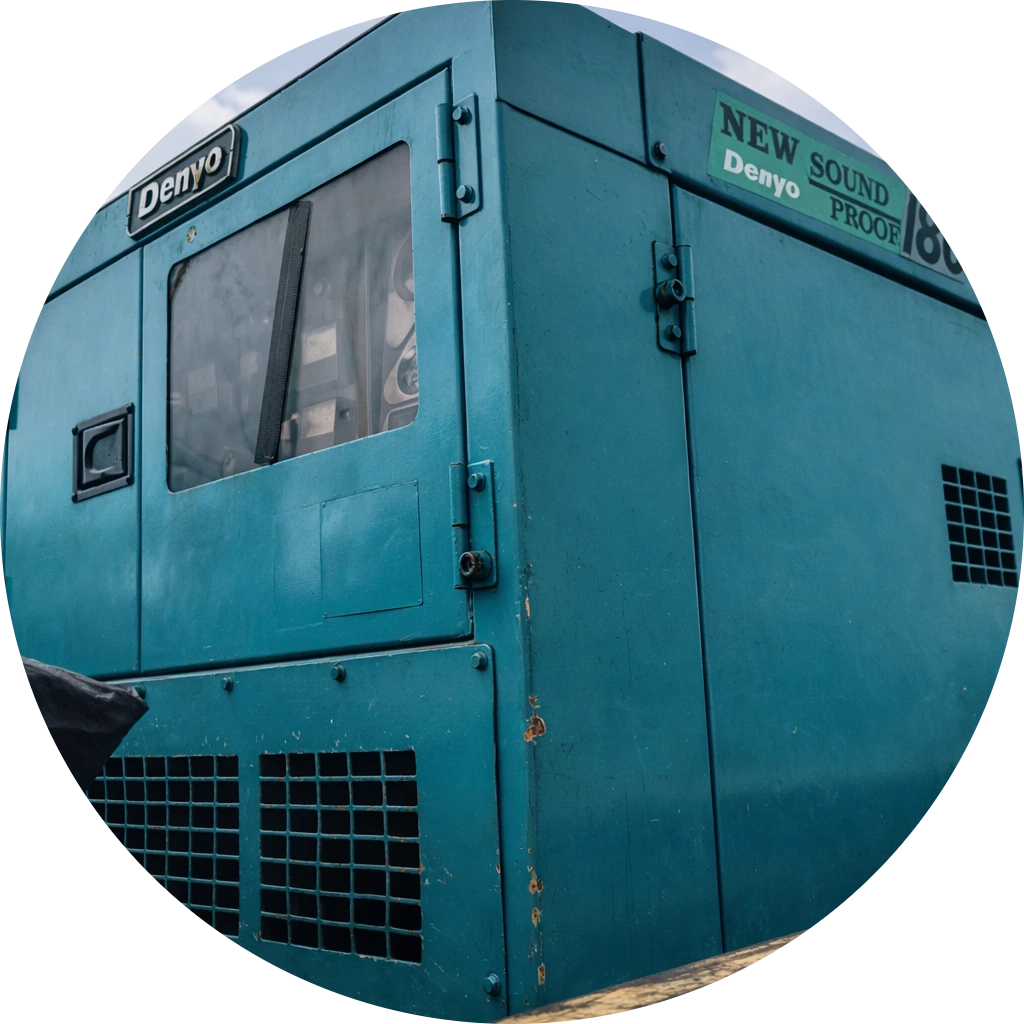 Sewa genset untuk acara, rental genset silent event, layanan genset stabil untuk kebutuhan listrik panggung, sound system, dan peralatan event