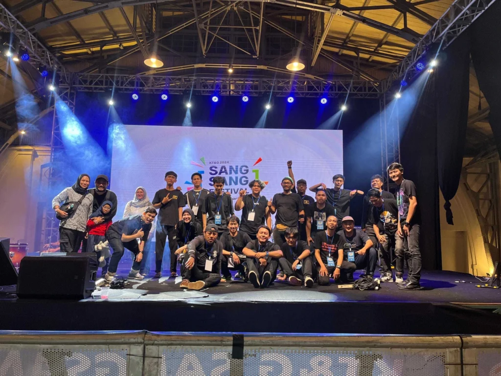 Tim teknis Sakata Global Indonesia melakukan dismantle dan evaluasi event profesional setelah acara selesai dengan koordinasi crew event, technical support, dan manajemen produksi event secara terstruktur.