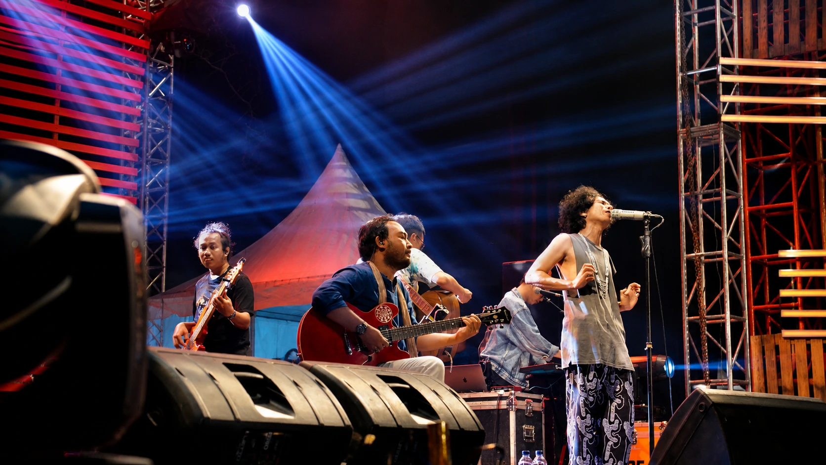 Sewa sound system event profesional dengan setup panggung, speaker line array, lighting, dan teknisi berpengalaman untuk konser dan acara skala besar di Indonesia.