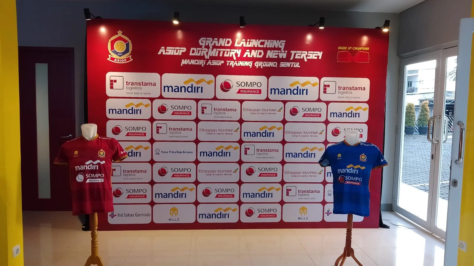 Jasa backdrop event Jakarta oleh PT Sakata Global Indonesia untuk acara corporate, seminar, pameran, dan instansi pemerintah dengan desain custom, produksi berkualitas, serta instalasi profesional.