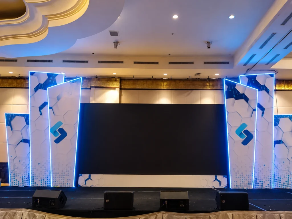 Jasa pembuatan dan sewa backdrop event Jakarta oleh PT Sakata Global Indonesia untuk kebutuhan corporate event, seminar, pameran, konferensi, brand activation, dan acara pemerintah dengan desain custom serta instalasi profesional.